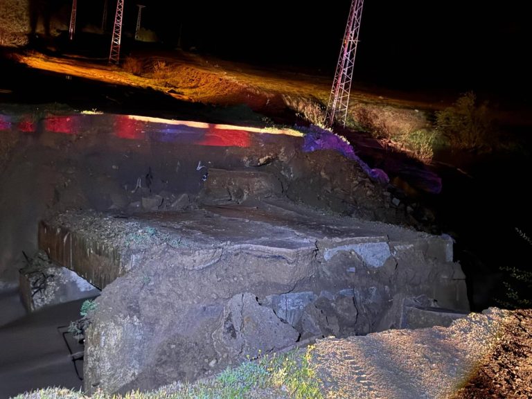 Köprü trafiğe kapatıldı, ulaşım kesildi