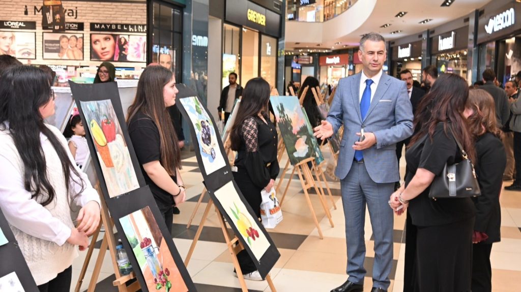 70 eser sanatseverlerle buluştu