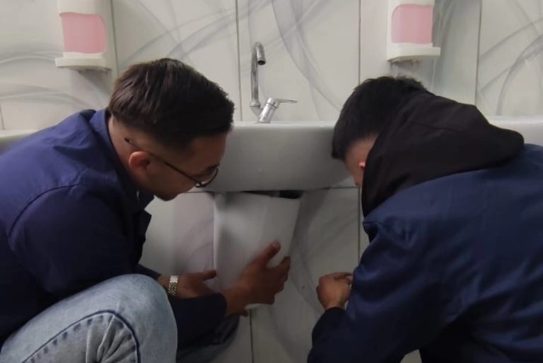 Öğrenciler okulun tesisatını yeniledi
