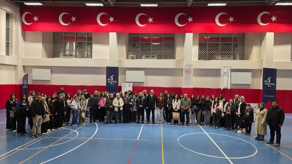  Öğrenciler Çanakkale Şehitliğine uğurlandı