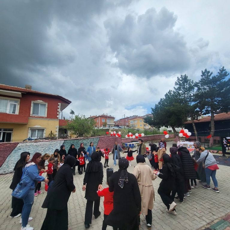 Özel çocuklardan renkli gösteriler