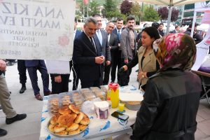 Cumhuriyet Meydanı’nda lezzet şöleni