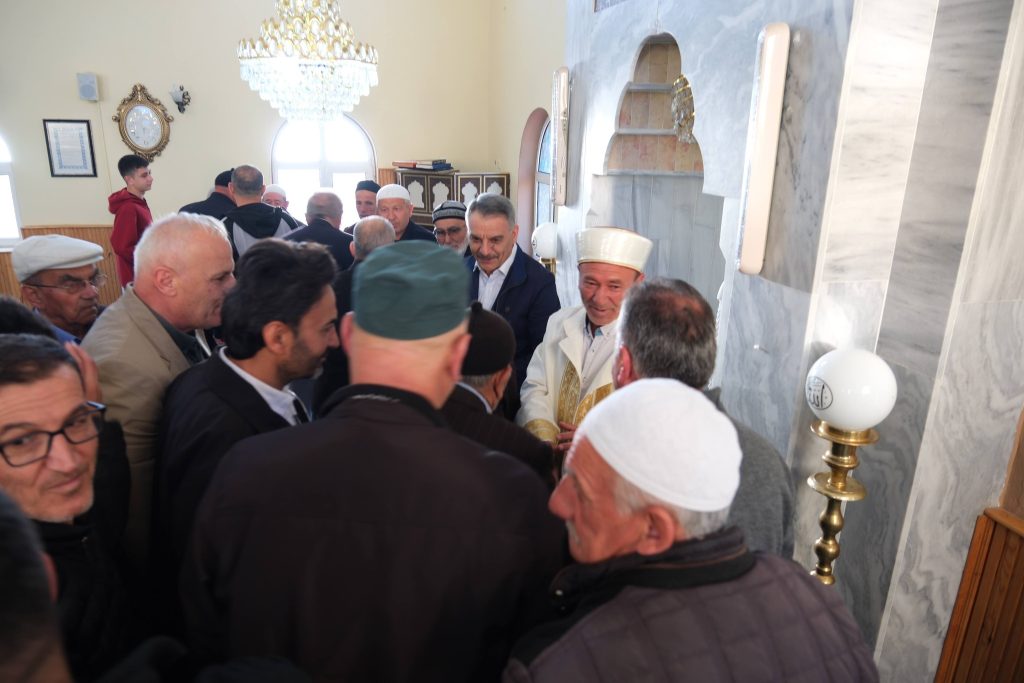 Vali Özkan vatandaşlarla bayramlaştı