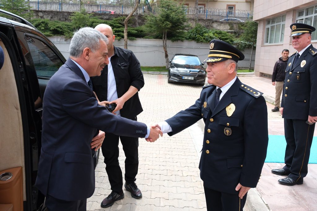 Vali Özkan’dan hayırlı olsun ziyaretleri