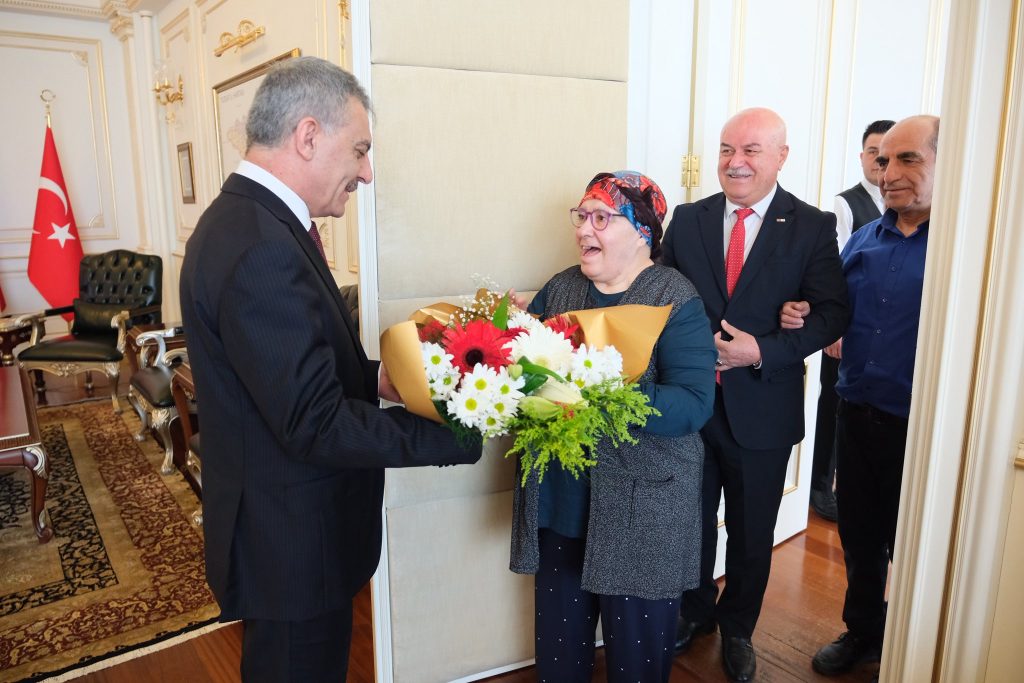 Vali Özkan: “Her zaman yanınızdayız”