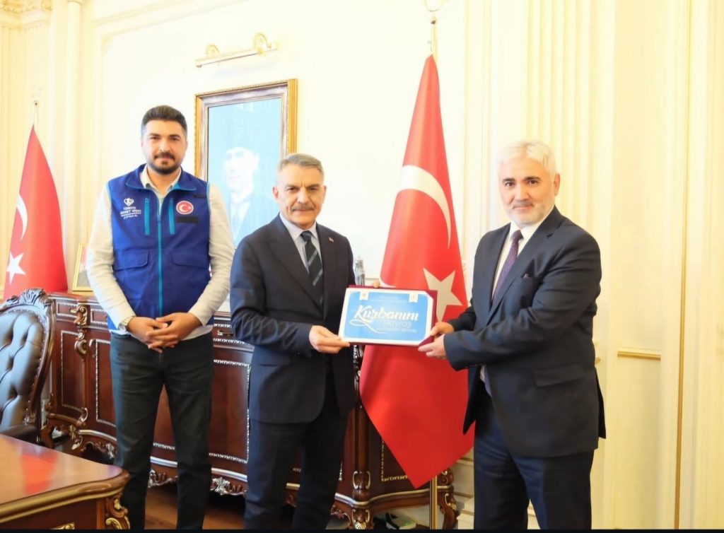 Vali Özkan’dan üç kuruma kurban bağışı
