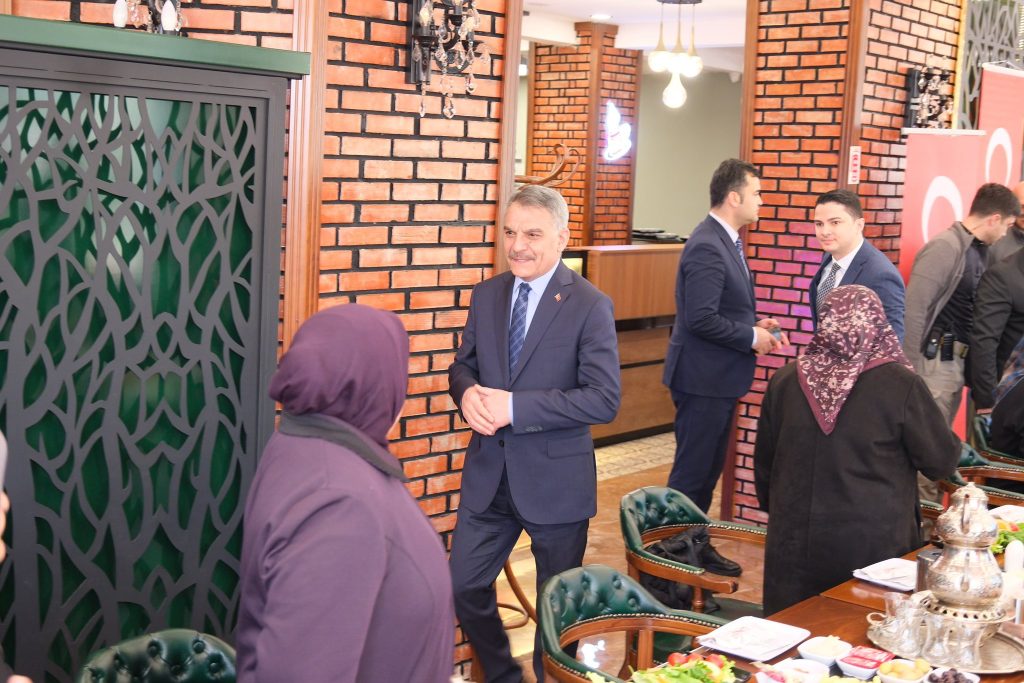 Vali Özkan şehit anneleri ile bir araya geldi