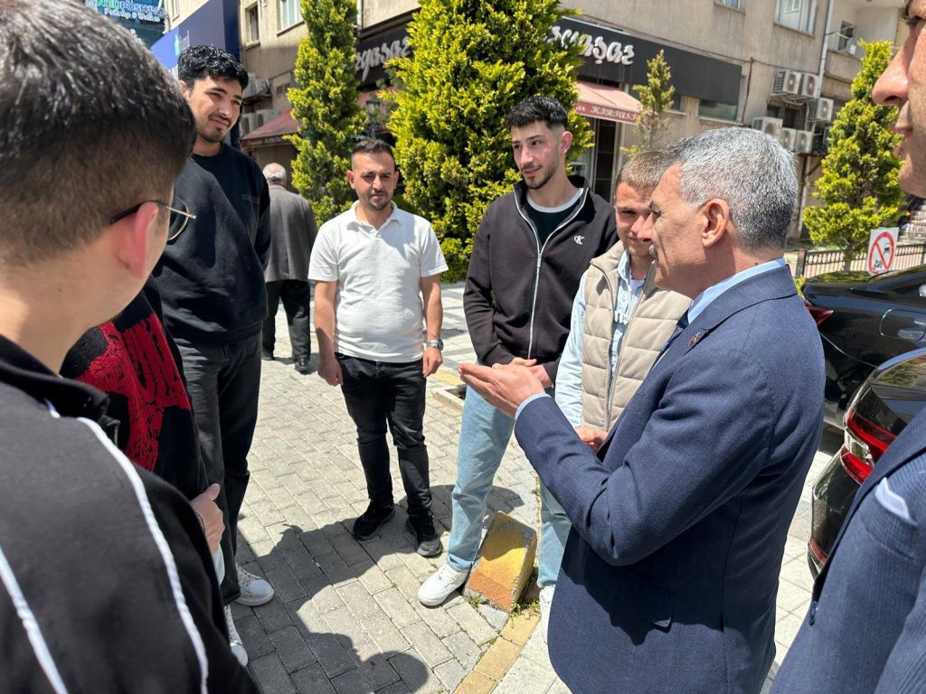 Vali Özkan gönüllere dokunuyor