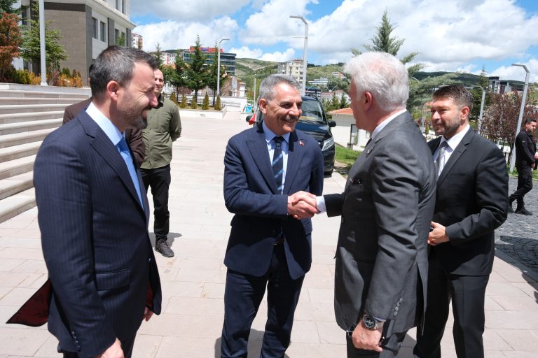 Tiyatro ve kültür projeleri masada