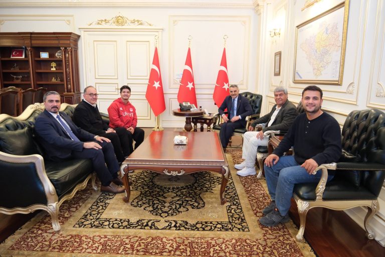 Halter Şampiyonu Özbek’ten Vali Özkan’a ziyaret