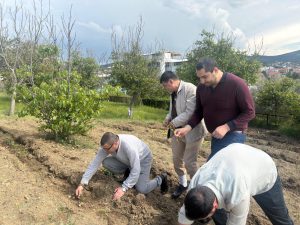 Engelli bireyler hobi bahçesinde toprakla buluştu