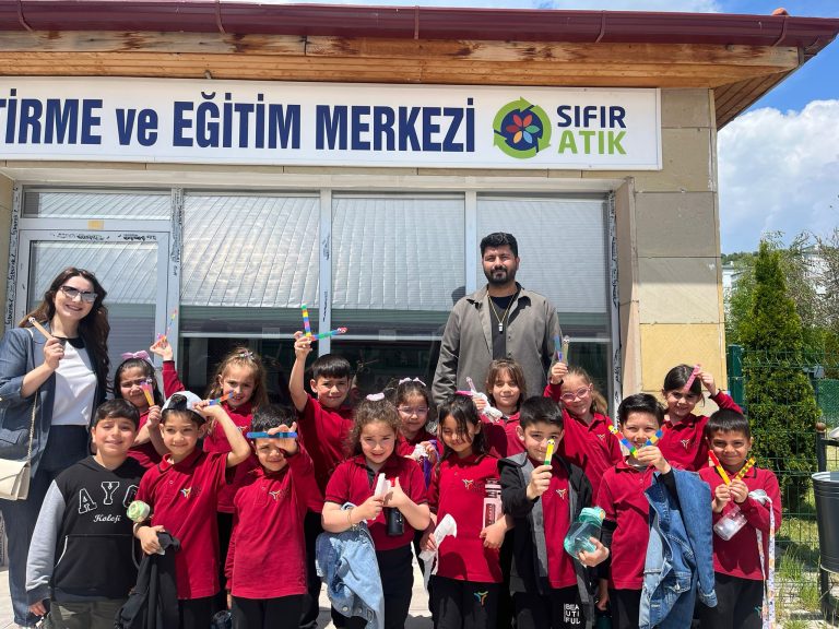 AYÇ’li minikler çevre için harekete geçti