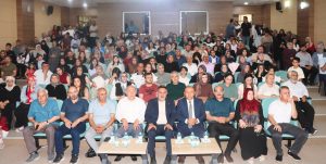 Şiir dinletisi ve mezuniyet coşkusu bir arada