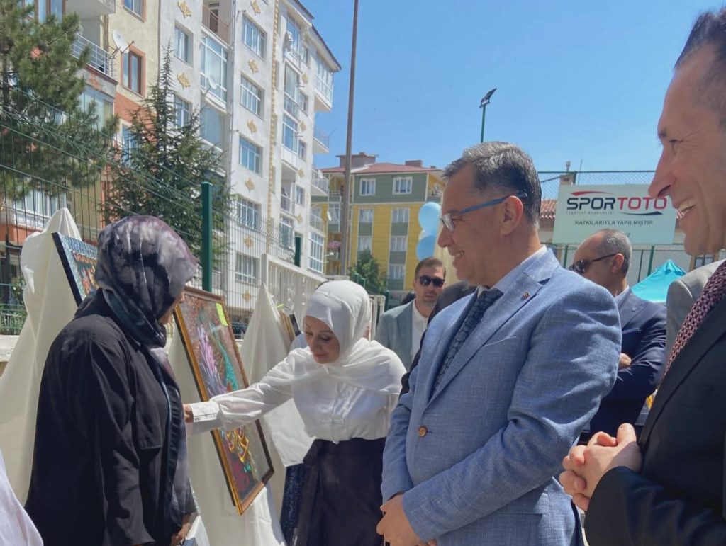  El emeği göz nuru eserler sergilendi