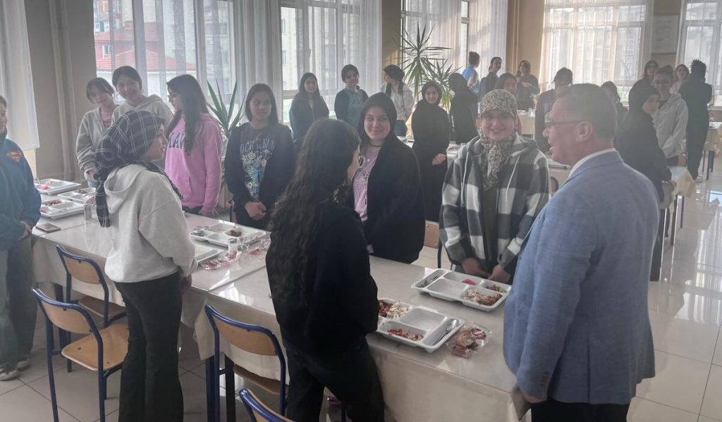 Altınkaynak öğrencilerle akşam yemeğinde bir araya geldi