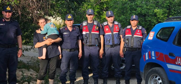 Kayıp çocuğu jandarma buldu