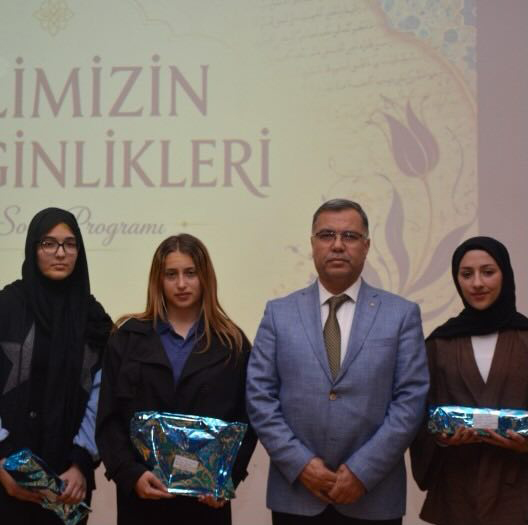 Öğrenciler Türkçenin gücünü sahneye taşıdı