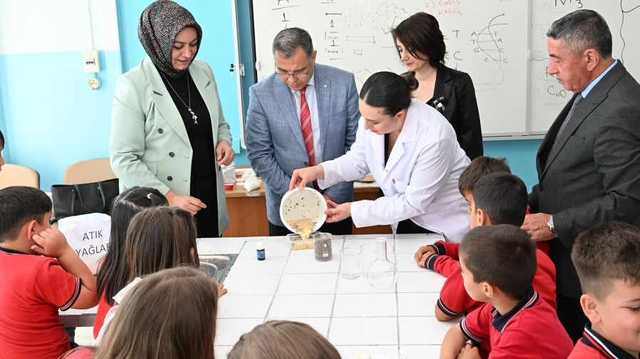 Minik eller atık yağları sabuna dönüştürdü