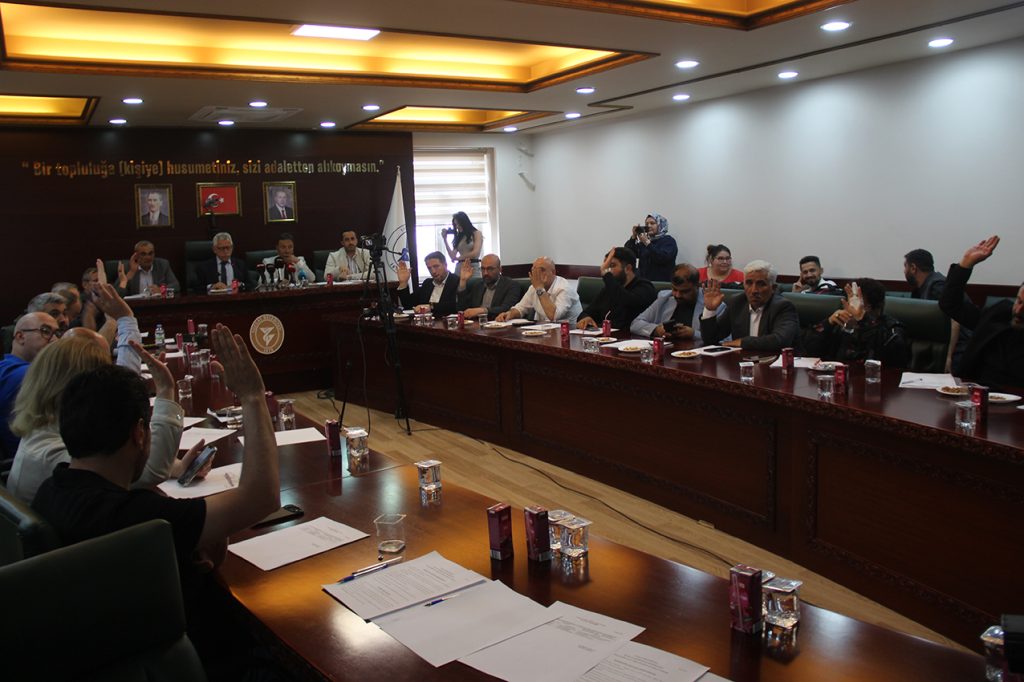 Kredi talebi meclisten geçti