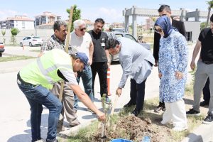 Arslan’dan hastane ziyareti ve ağaç dikimi