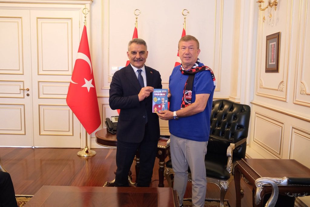 Vali Özkan, Tanju Çolak’ı ağırladı