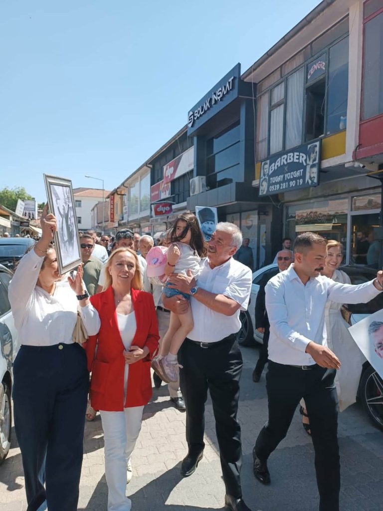 CHP’den istifa ettiler, YENİ Parti’ye yürüdüler