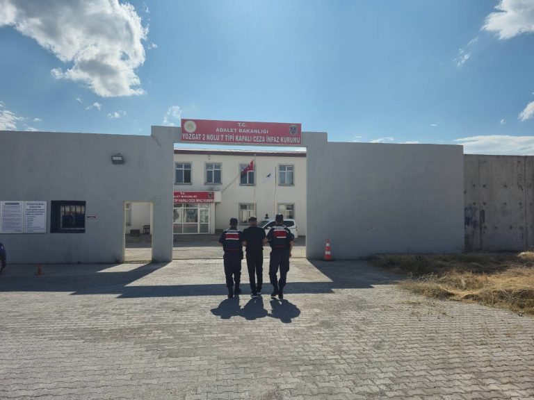 Aranan 4 şahıs yakalandı