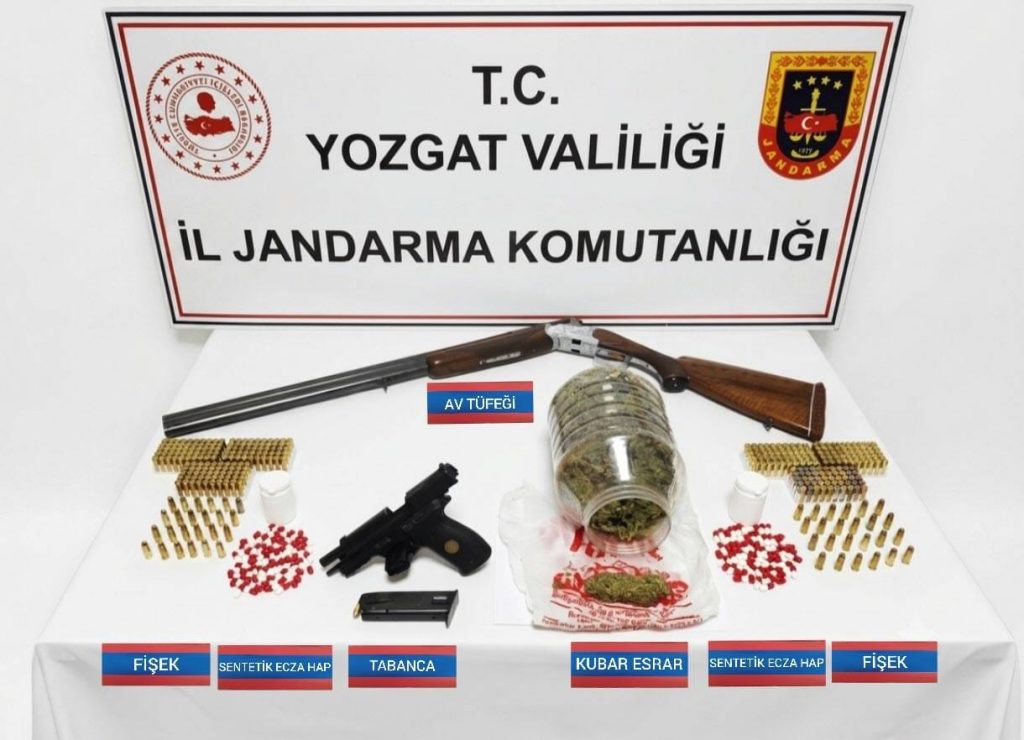 Esrar, silah ele geçirildi