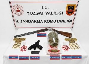 Esrar, silah ele geçirildi