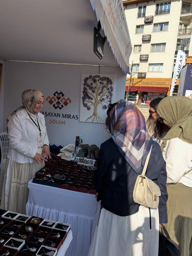 Aydıncık’ın sanatı Türkiye’ye tanıtıldı