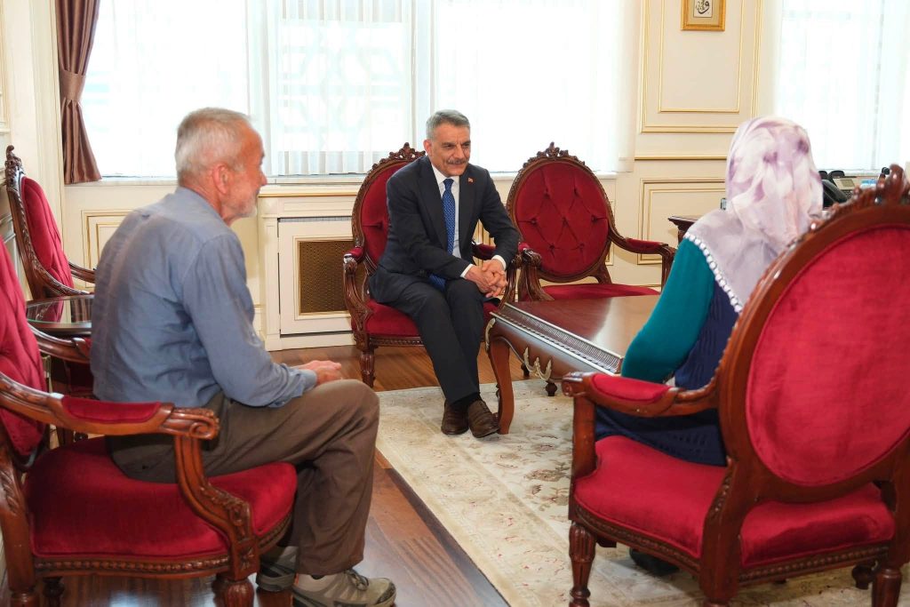 Talepleri tek tek dinleniyor, çözümleri takip ediyor