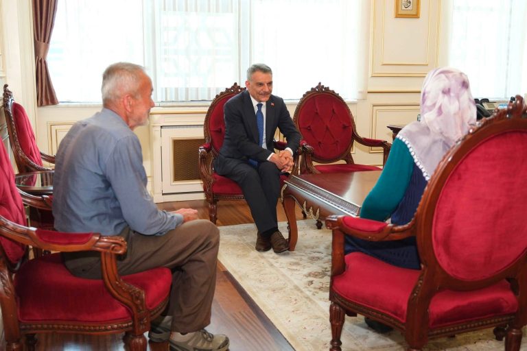 Talepleri tek tek dinleniyor, çözümleri takip ediyor