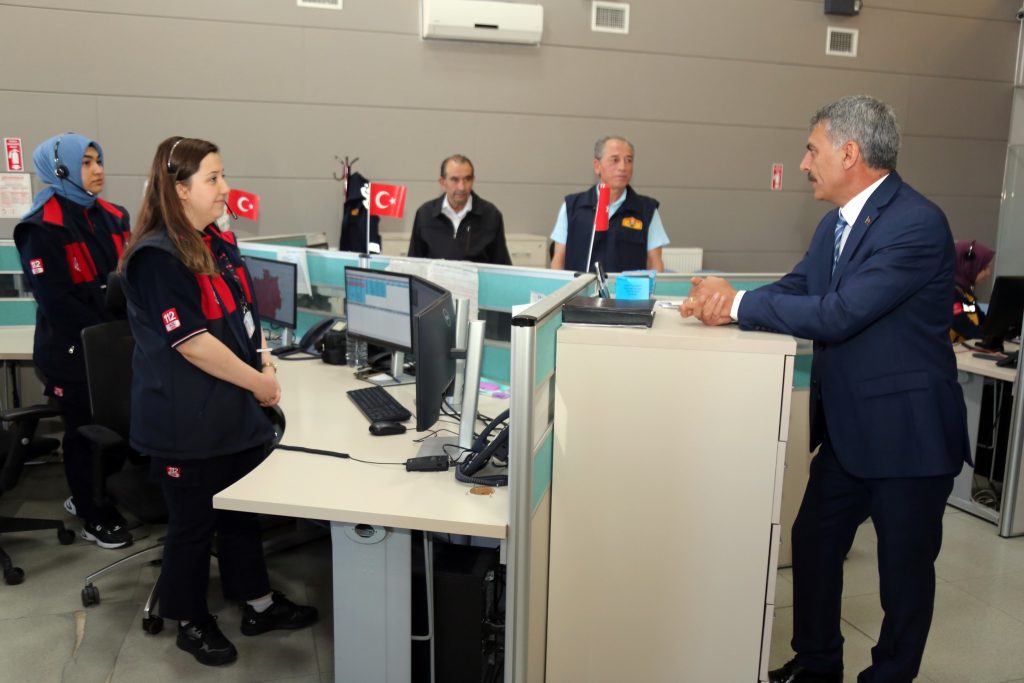 Vali Özkan: “Gereksiz her arama bir hayattan çalabilir”