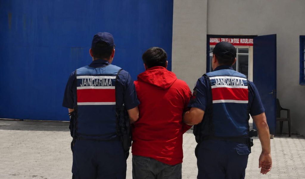 Aranan 4 şüpheli yakalandı