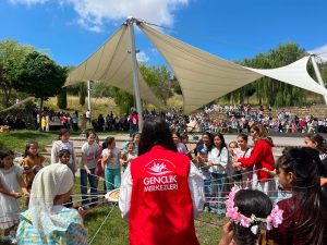 Gençler festivalde doyasıya eğlendi
