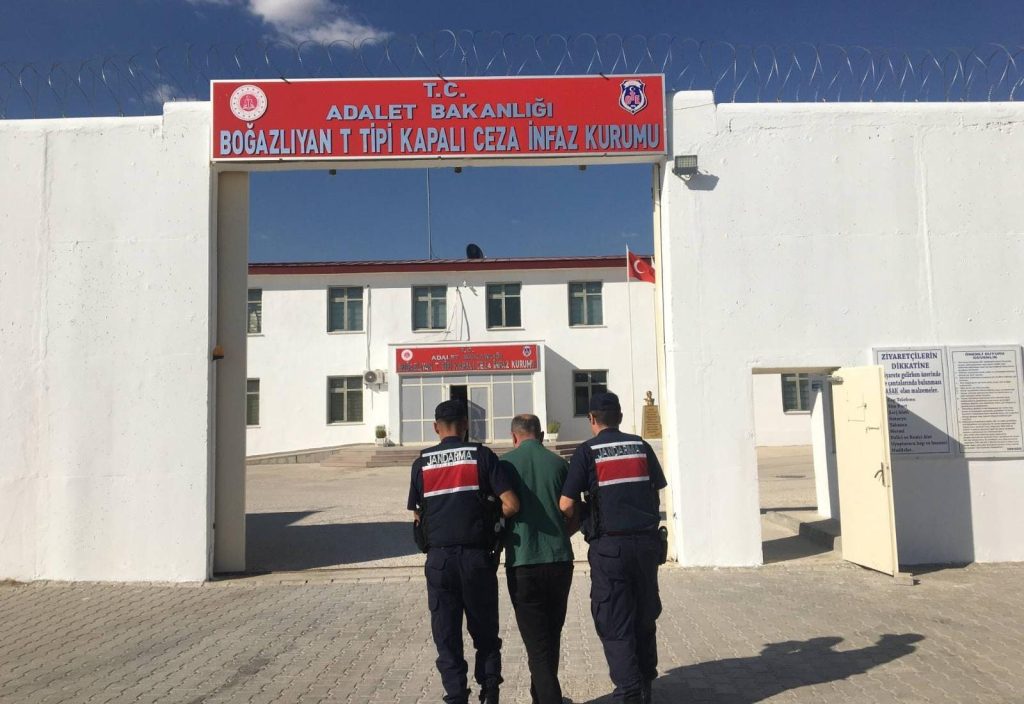 4 İlçede 5 aranan şahıs yakalandı