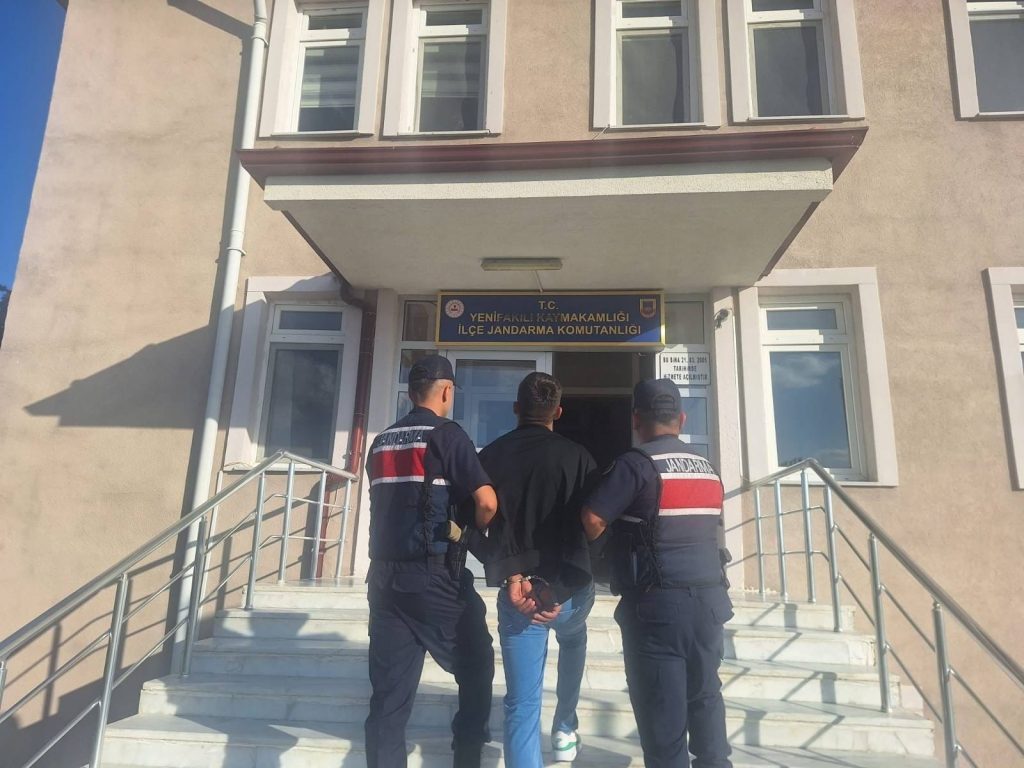 Aranan 3 şahıs jandarma ekiplerince yakalandı