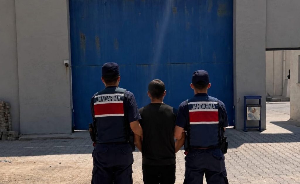 Jandarma aranan şahsı Akdağmadeni’nde yakaladı