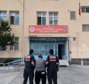 Aranan 3 şahıs jandarma ekiplerince yakalandı