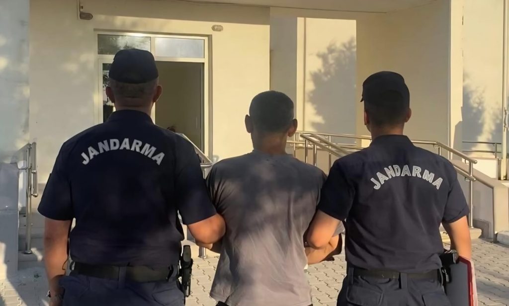 Aranan 2 şahıs jandarma ekiplerince yakalandı