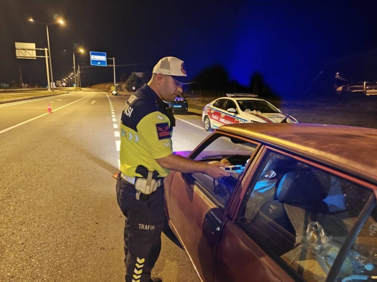Ehliyetsiz iki sürücüye 80 bin TL ceza