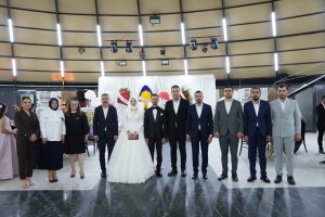 İbiş ve Şahan genç çiftin mutluluğuna ortak oldu