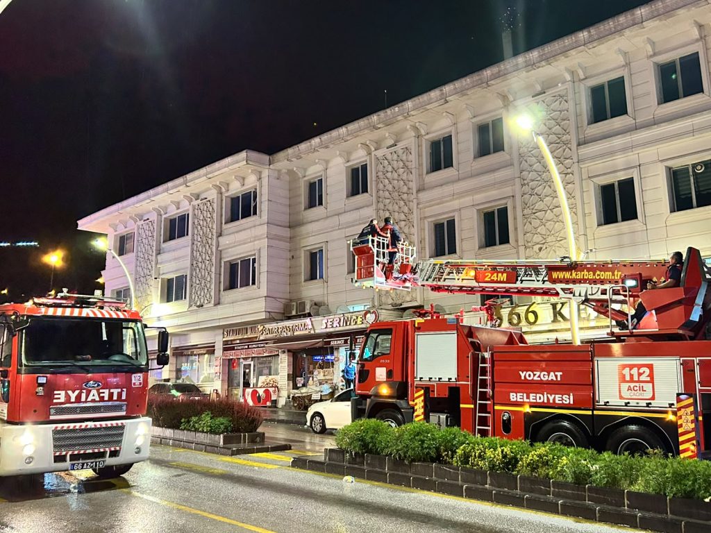 Kebap salonunda gece yarısı yangın paniği