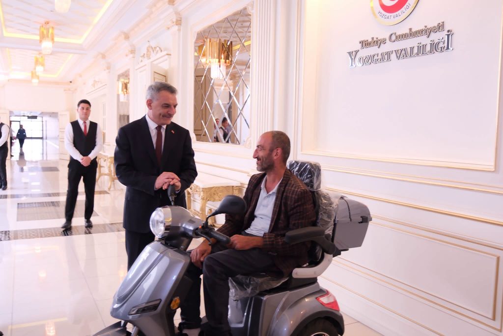Yeni akülü aracına kavuştu