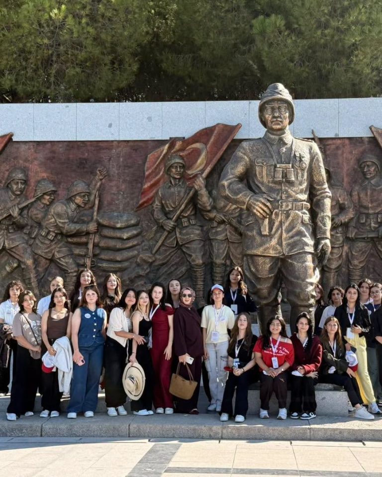 Gençler Çanakkale’de tarihe yolculuk yaptı
