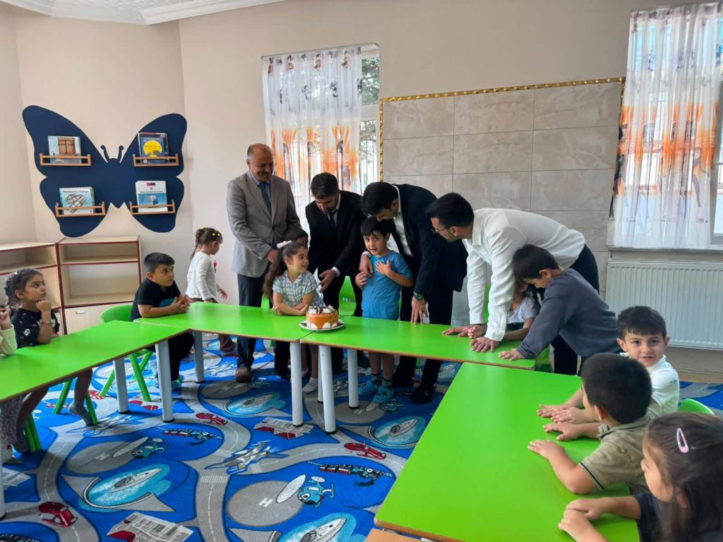 Minik öğrenciye ilk hafta sürprizi