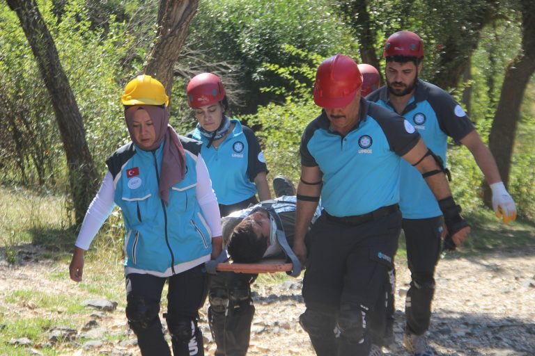 Baraj patladı, UMKE harekete geçti