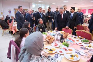 Gaziler ve şehit yakınları kahvaltıda bir araya geldi