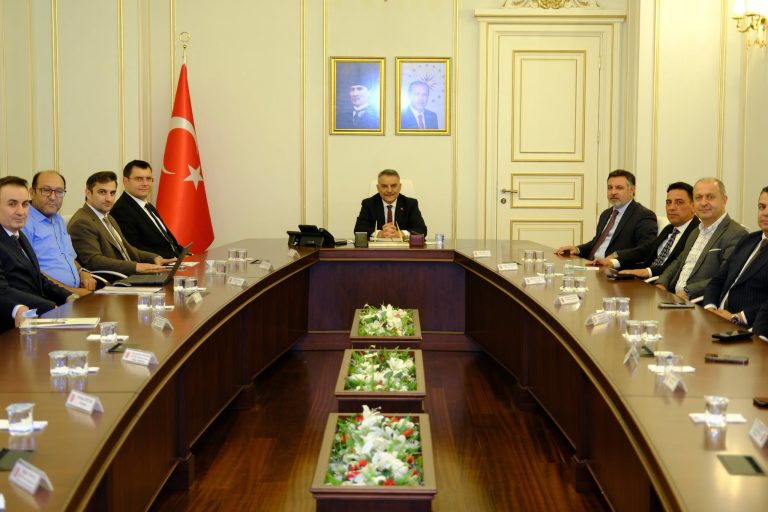 Özkan başkanlığında yatırım zirvesi