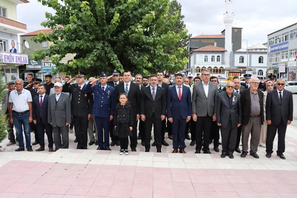 Gaziler ve şehit aileleriyle buluştular